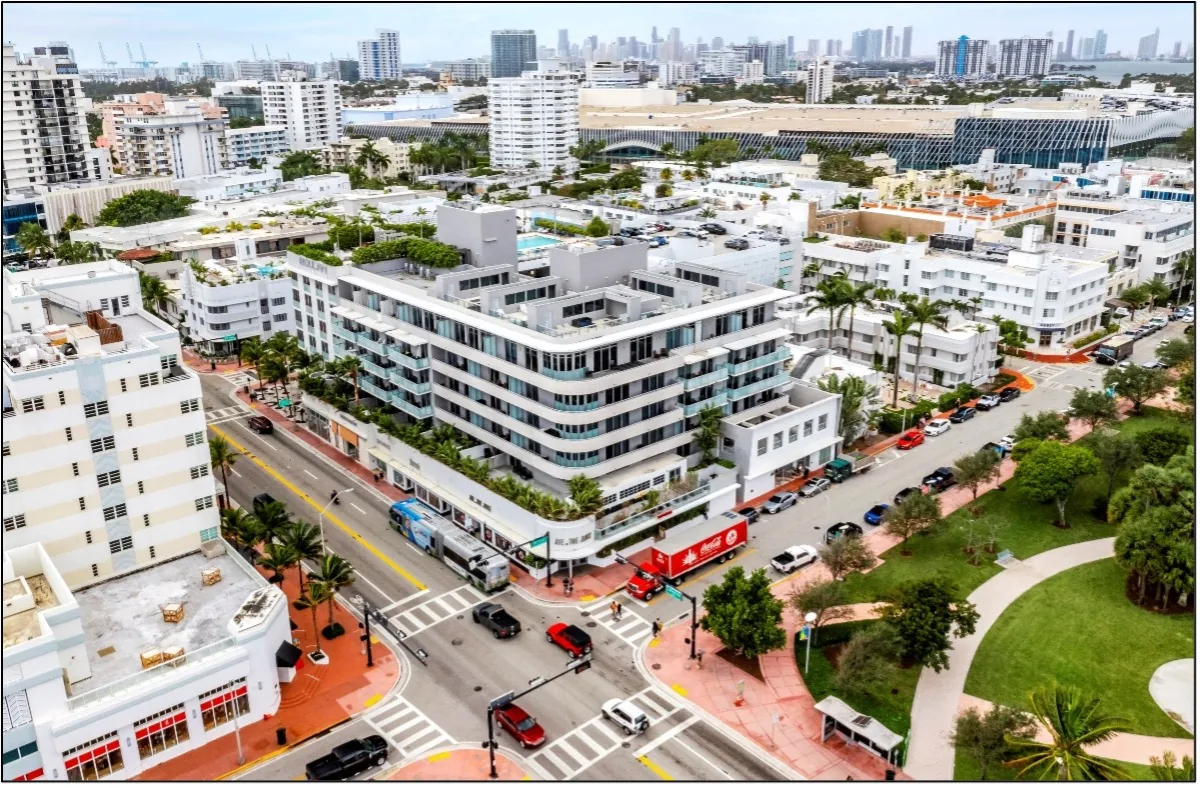 2000 Collins Ave, Miami, FL