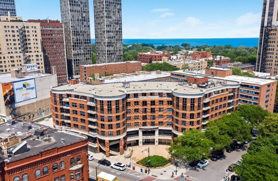 2301 N Clark St, Chicago, IL